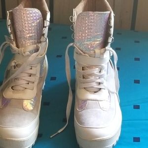 White boots size 10.